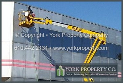 Stained anodized aluminum cleaning, oxidized anodized aluminum refinishing, corroded anodized aluminum restoration and washing acid etched anodized aluminum.