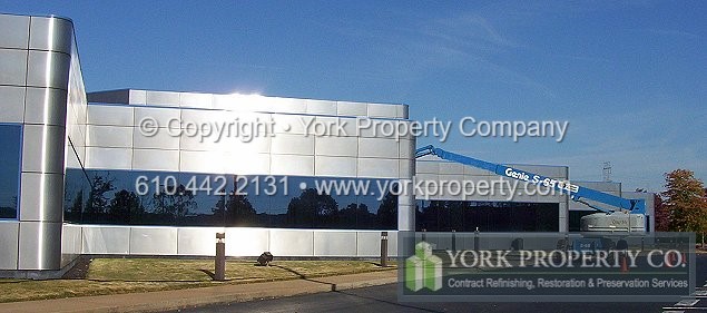 Expert rusting stainless steel curtain wall panel cleaning, faded painted aluminum building facade siding refinishing, dirty anodized aluminum storefront window frame cleaning and discolored stainless steel building facade refinishing solutions that restore the color, gloss, luster, sheen and visual appearance.