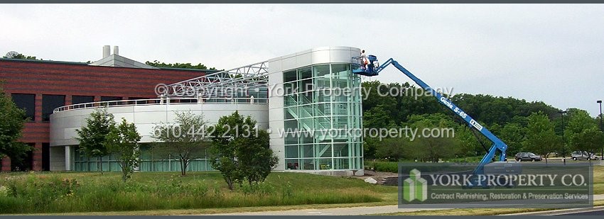 Cleaning anodized aluminum panels with caulking and silicone staining. Removing silicone caulking residue and stains from discolored, uneven, faded and weathered anodized aluminum panels.