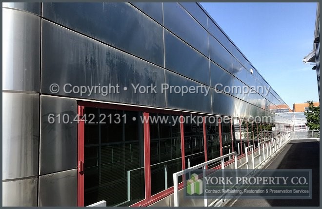 Dirty stainless steel panel environmentally friendly cleaning products.
