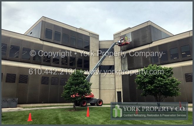 We improve the look of old bronze anodized aluminum panels restoring the gloss and satin sheen.