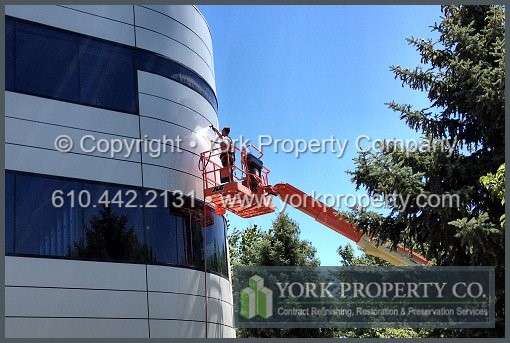 Anodized aluminum is damaged by winter salt, dirt, salt water, grime, corrosive oxidation, discoloration, acid burns and caustic chemical stains. We are specialists at restoring anodized aluminum, power washing anodized aluminum, refurbishing anodized aluminum and maintaining anodized aluminum.
