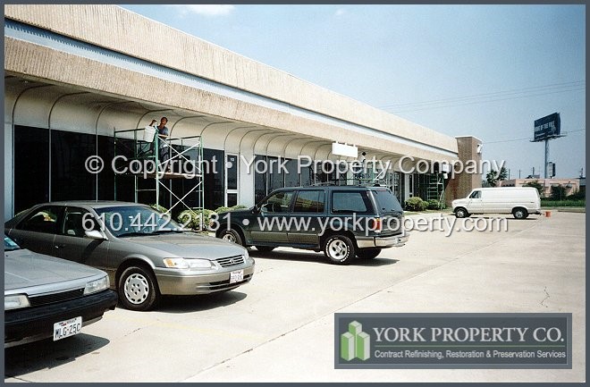 Restoring pitting anodized aluminum, stained, old, dirty, dull and weathered clear anodized aluminum panels with anodized aluminum oxidation and anodized aluminum corrosion removal programs.
