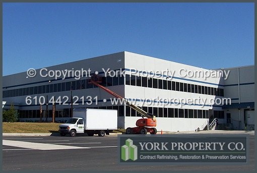 Clear anodized aluminum construction cleaning removes stucco residue, lime etching, concrete debris from anodized aluminum storefront window frames, anodized aluminum doors, anodized aluminum building facade siding, anodized aluminum cladding and anodized aluminum curtain wall panels.