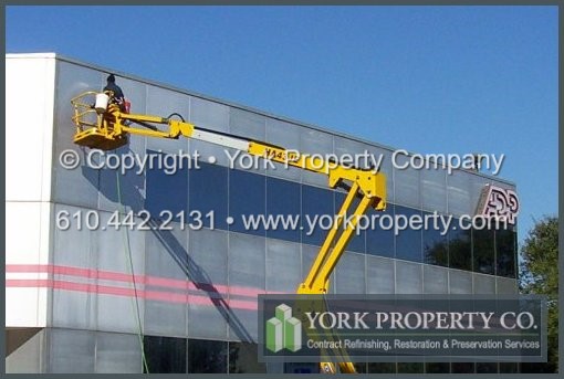 We have acid etched anodized aluminum cleaning, pitted anodized aluminum restoration and stained anodized aluminum refinishing programs. We renew anodized aluminum, recondition old anodized aluminum; repair, restore and protect faded, bleached, oxidized anodized aluminum window frame sections.