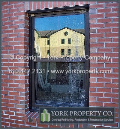 Chemically oxidized anodized aluminum window frame cleaning, scratched anodized aluminum window sill refinishing, stucco acid etched anodized aluminum restoration and cleaning acid burned anodized aluminum clad siding panels.