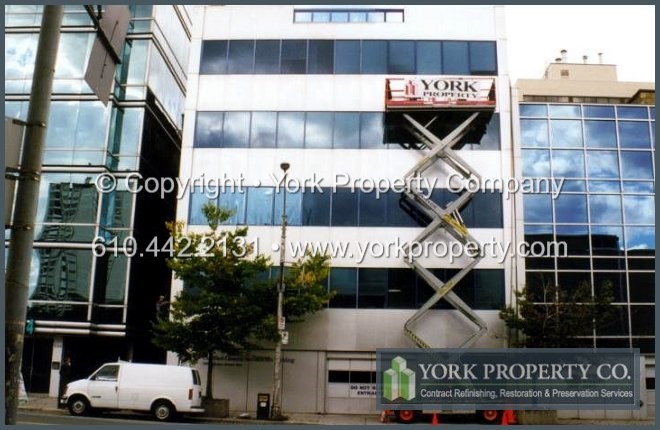 Anodized aluminum clear protective coatings for protecting and preserving anodized aluminum. Anodized aluminum cleaning, repairing, restoring, restoration and preservation of faded, pitted, acid etched, bleached, oxidized, sun / UV damaged and stained anodized aluminum.