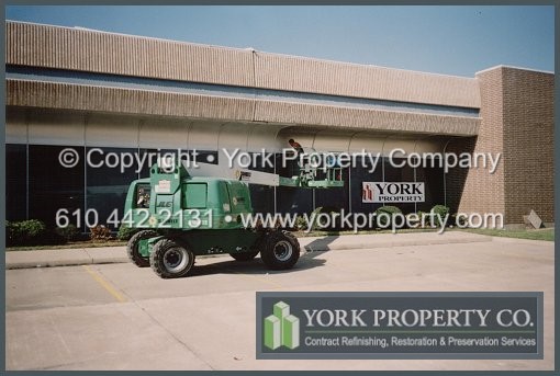 We have anodized aluminum construction cleaning; anodized aluminum stucco removal and anodized aluminum stain removal programs. We get the stains off of anodized aluminum, remove the water marks on anodized aluminum, clean off anodized aluminum mineral deposits and restore faded, scarred and contaminated anodized aluminum window frames.