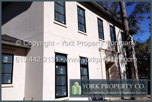 Oxidized aluminum siding cleaning. Cleaning aluminum siding and corrosion prevention. We specialize at stained anodized aluminum panel cleaning, salt water pitted anodized aluminum building façade panel restoration and oxidized anodized aluminum window frame refinishing.